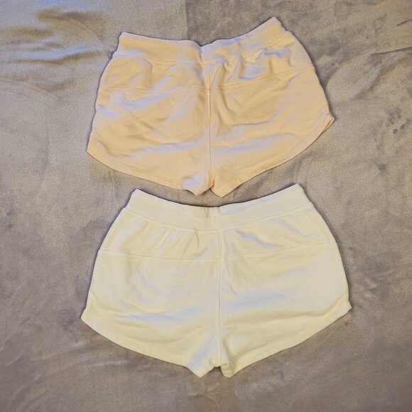 Two Pairs Chloe Ting Athleisure Shorts in Peach and Cream, size S - Picture 2 of 5